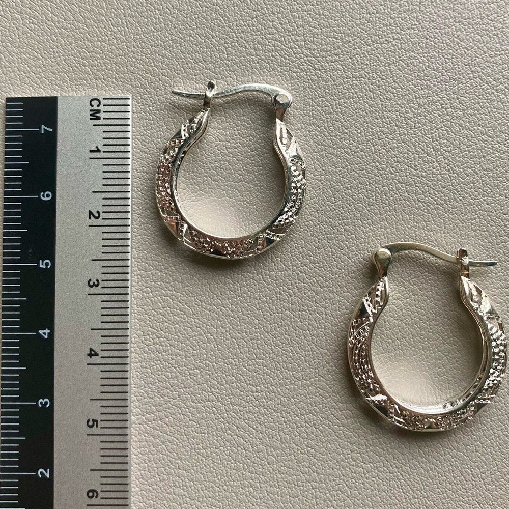 Textured silver hoop earrings, minimalist silver hoop earrings - Picture 3 of 3